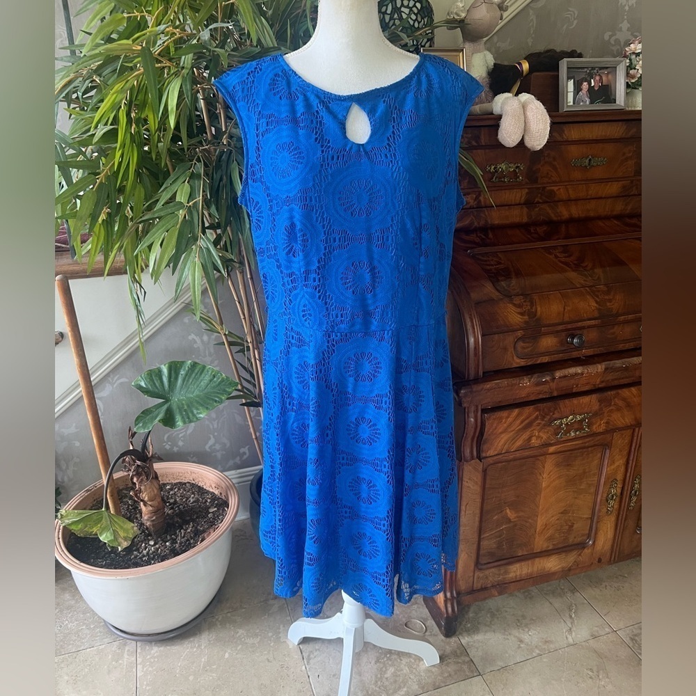 London Style collection, woman, 16 W ladies, royal blue crewneck, crochet dress - Picture 4 of 13